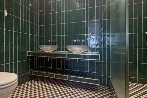 Ensuite 2.jpg