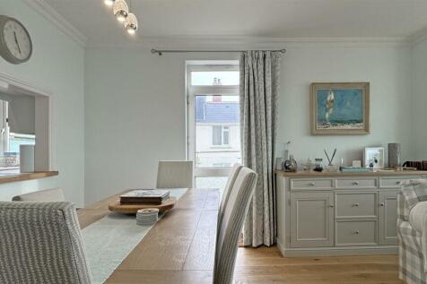 new lounge diner.jpg