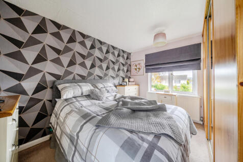 1372489-7-68f8d87...