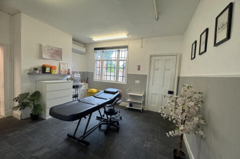 Second treatment room/Kitchenette.jpeg