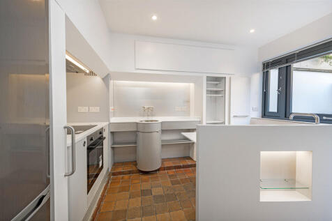 53 Slaidburn St K...
