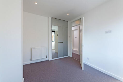 53 Slaidburn St B...
