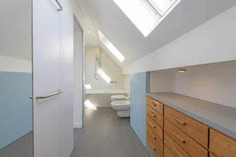 53 Slaidburn St B...