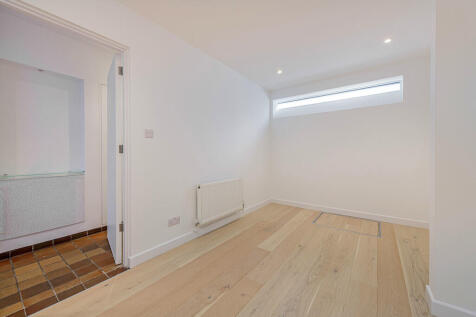 53 Slaidburn St R...