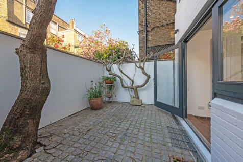 53 Slaidburn St G...