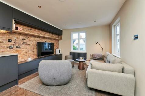 Looking for Condo Interiors? Freshly Renovated Glentrees Home to