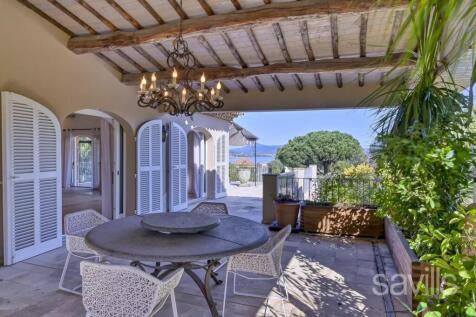 Provençal-style villa with garden