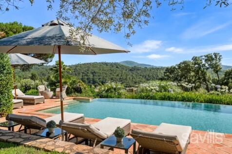 Elegant Provençal Villa With Garden And Terrace