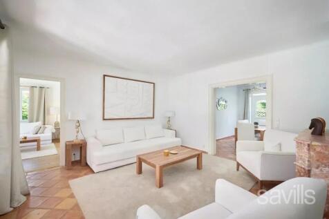 Charming property walking distance to Place des Li