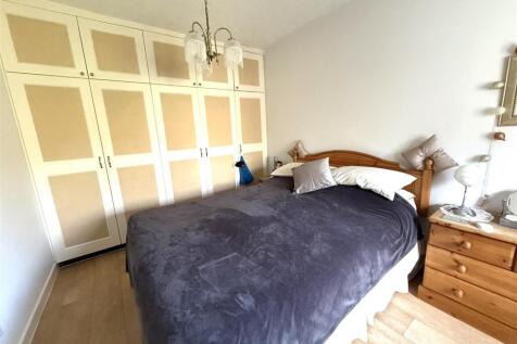 49 armitage bed r.jpeg