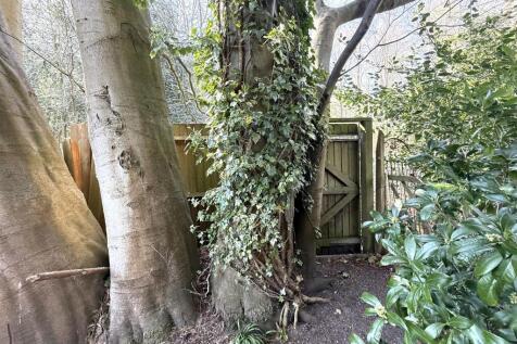 16 the pingle rear gate.jpeg