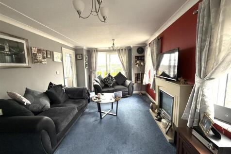 141 ll lounge 2.jpeg