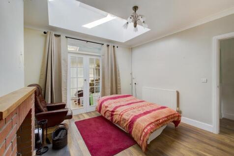 Sitting Room/Bedroom 3