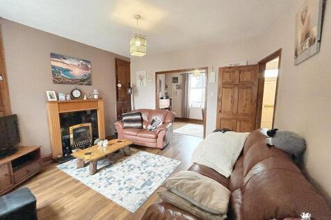 WhatsApp Image 2025-10-06 at 12.22.32.jpg