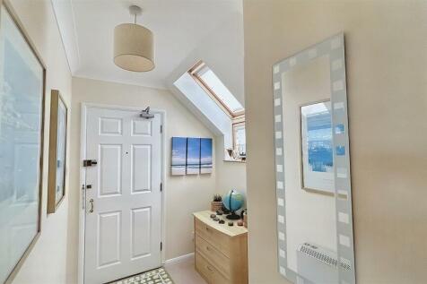 Hallway 2 (1).jpg