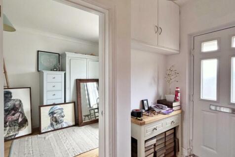 Front Entrance Hallway.jpg