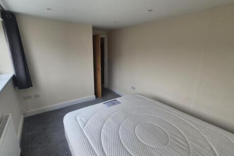 4BPH Bedroom 1 2.jpeg