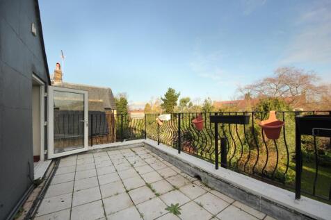 GV- F5 - 17 Rosemont Rd (16).jpg