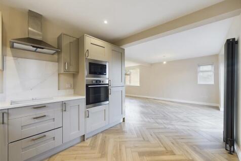 Fabulous L-Shaped Open Plan Living Space