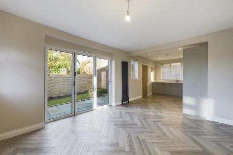 Fabulous L-Shaped Open Plan Living Space