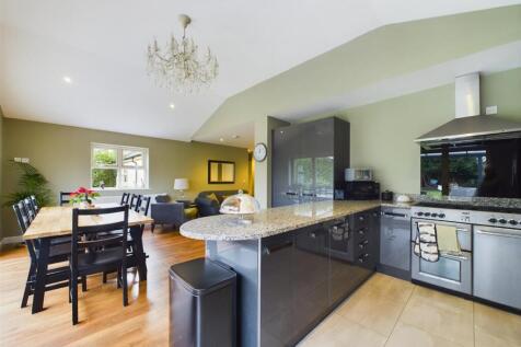 Open Plan Living/Dining Kitchen