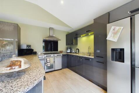 Open Plan Living/Dining Kitchen