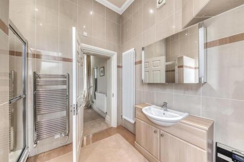 Superbly Appointed En-Suite Bathroom
