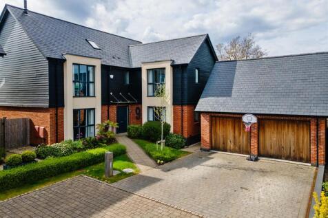 9 Aylesbury Court_1.jpg
