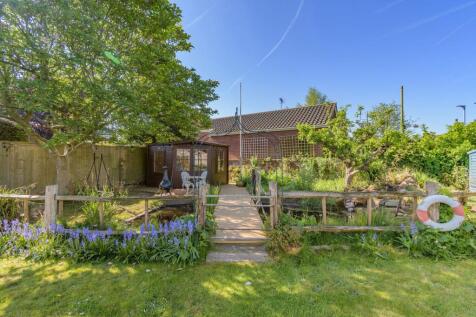 Garden to rear