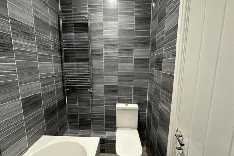 Bathroom 2 .jpg