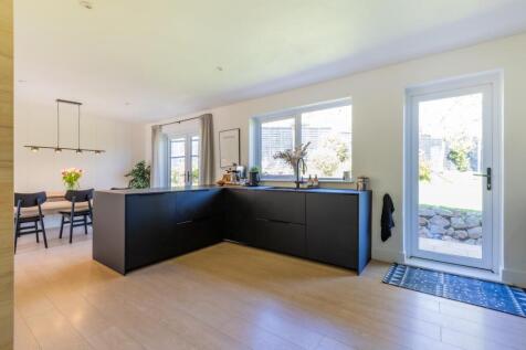 Clos Coed-Y-Dafarn 6-8.jpg