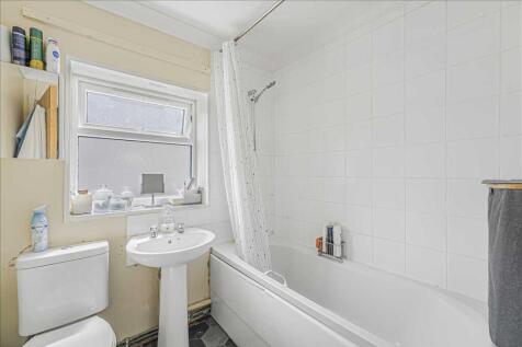Bathroom flat 1