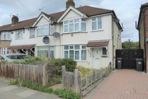 3 Bedroom Houses For Sale In Cranford Hounslow Middlesex