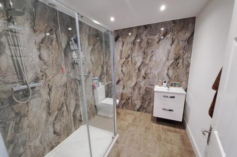 EN SUITE SHOWER/WC