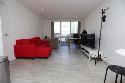 7 Embankment Hse new lounge.JPG