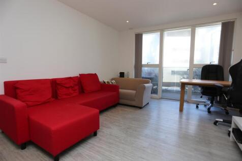 7 Embankment Hse new lounge2.JPG