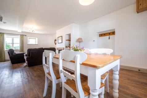 OPEN PLAN LIVING AREA