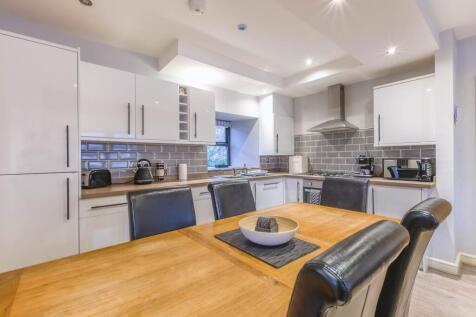 KITCHEN / LIVING AREA