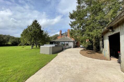 Side Elevation/Stables 