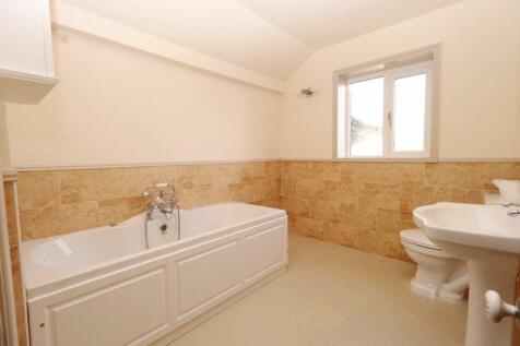 Farmhouse - Family Bathroom