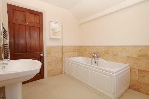 Farmhouse - Family Bathroom