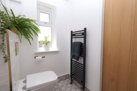 Master Bedroom En-Suite 