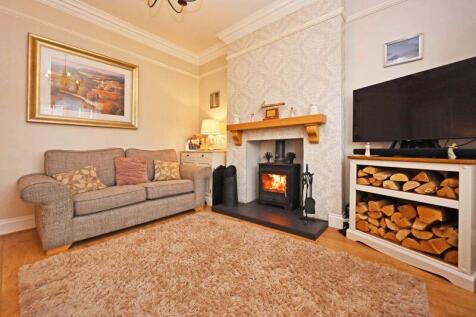 Lounge (Front Elevation)