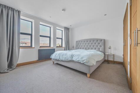 1362704-7-68e5379...