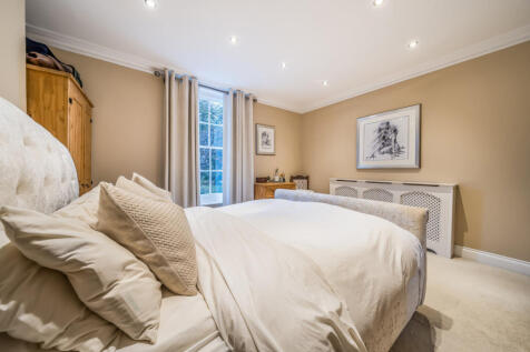 1361984-5-68df942...