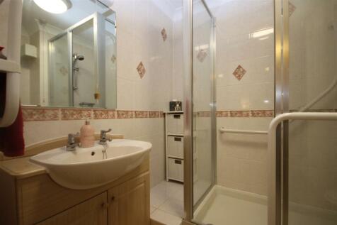 SHOWER ROOM/W.C