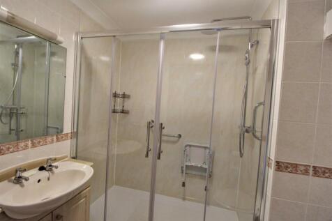 HOUSE BATHROOM/ W.C.