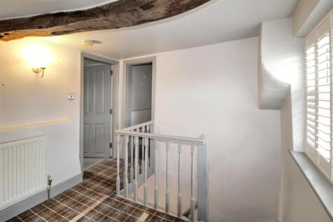 FIRST FLOOR LANDING