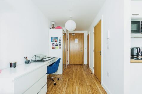 Living/Sleeping Area