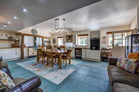 Kitchen_02.jpg
